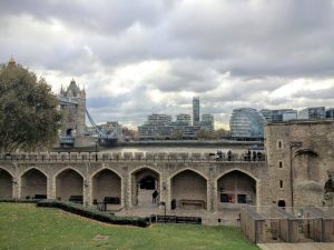 View-to-the-Themse-River-from-the-Tower-of-London (1)