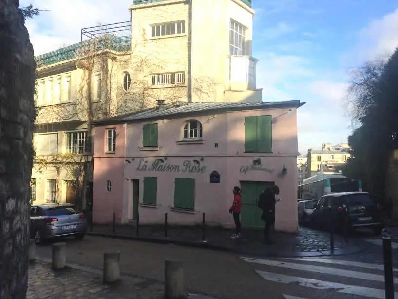 Pink restaurant in Montmartre