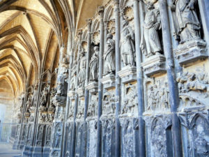Things to see in Tournai: Tournai Cathedral interior