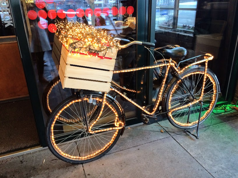 christmas-bycicle-in-amsterdam