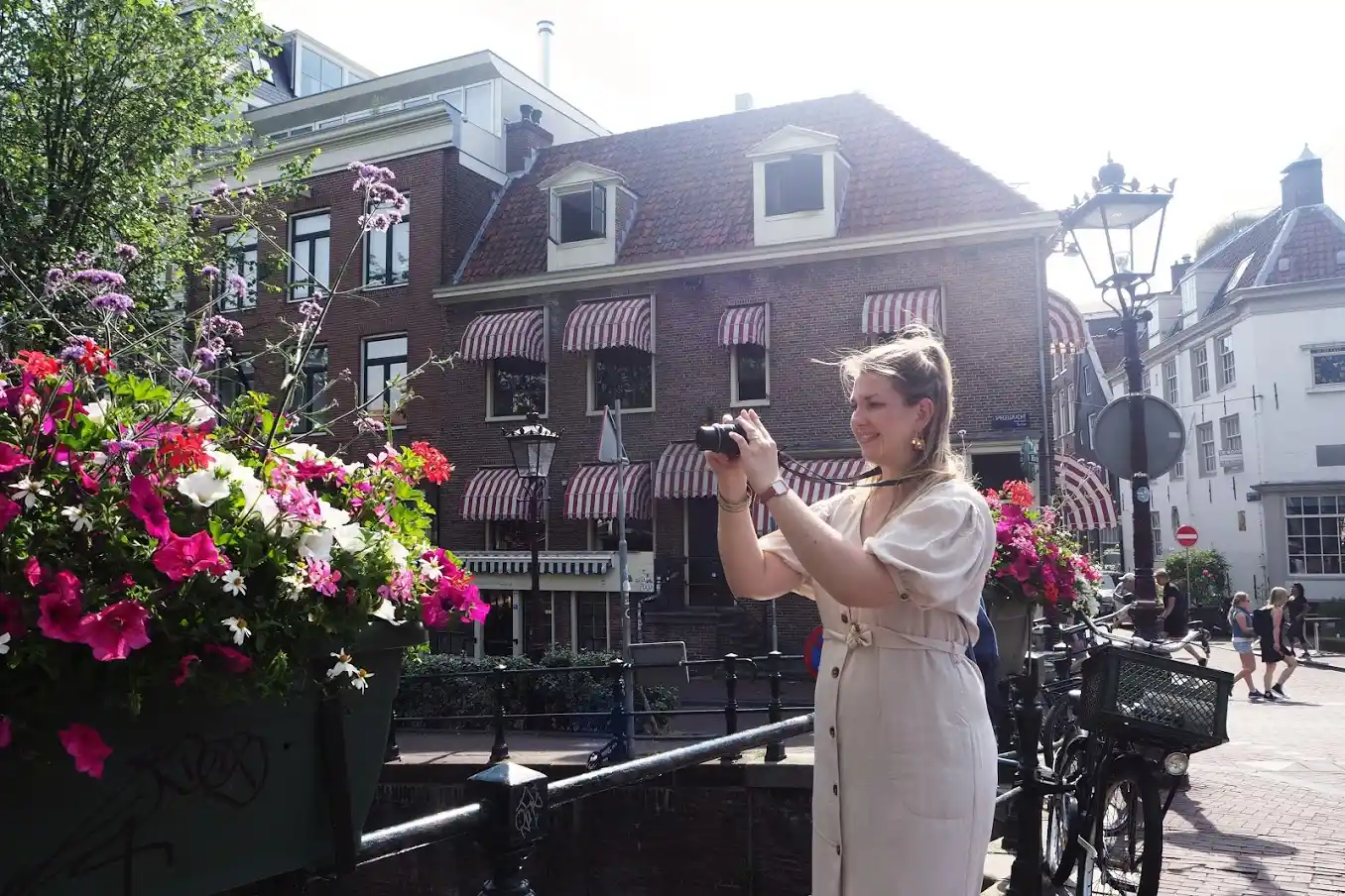 Tea taking pictures at the Amsterdam canals