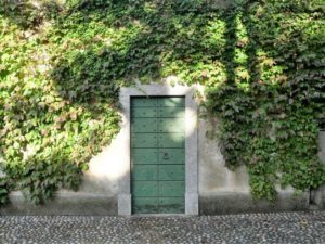 Green doors in Varenna