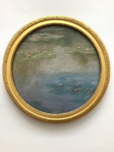 Round shaped Monet's the Water Lilies