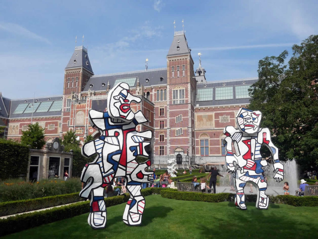 Rijksmuseum building with two modern statues in front of it