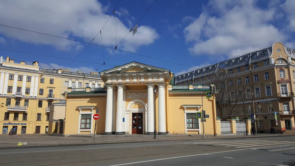 Yellow guard house at Saint Petersburg
