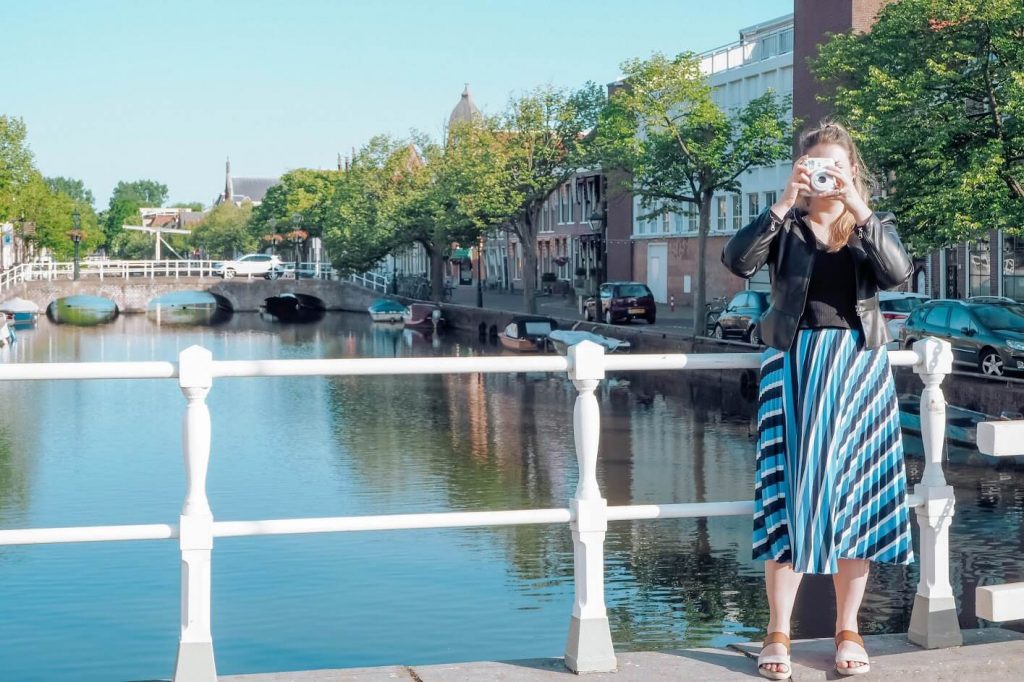 Tea taking photos on a bridge in Alkmaar