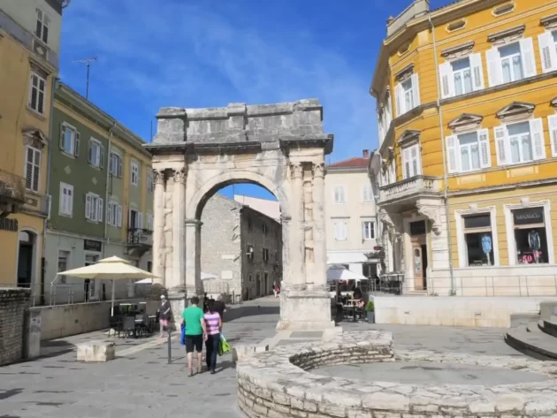 Roman triumphal arch in Pula