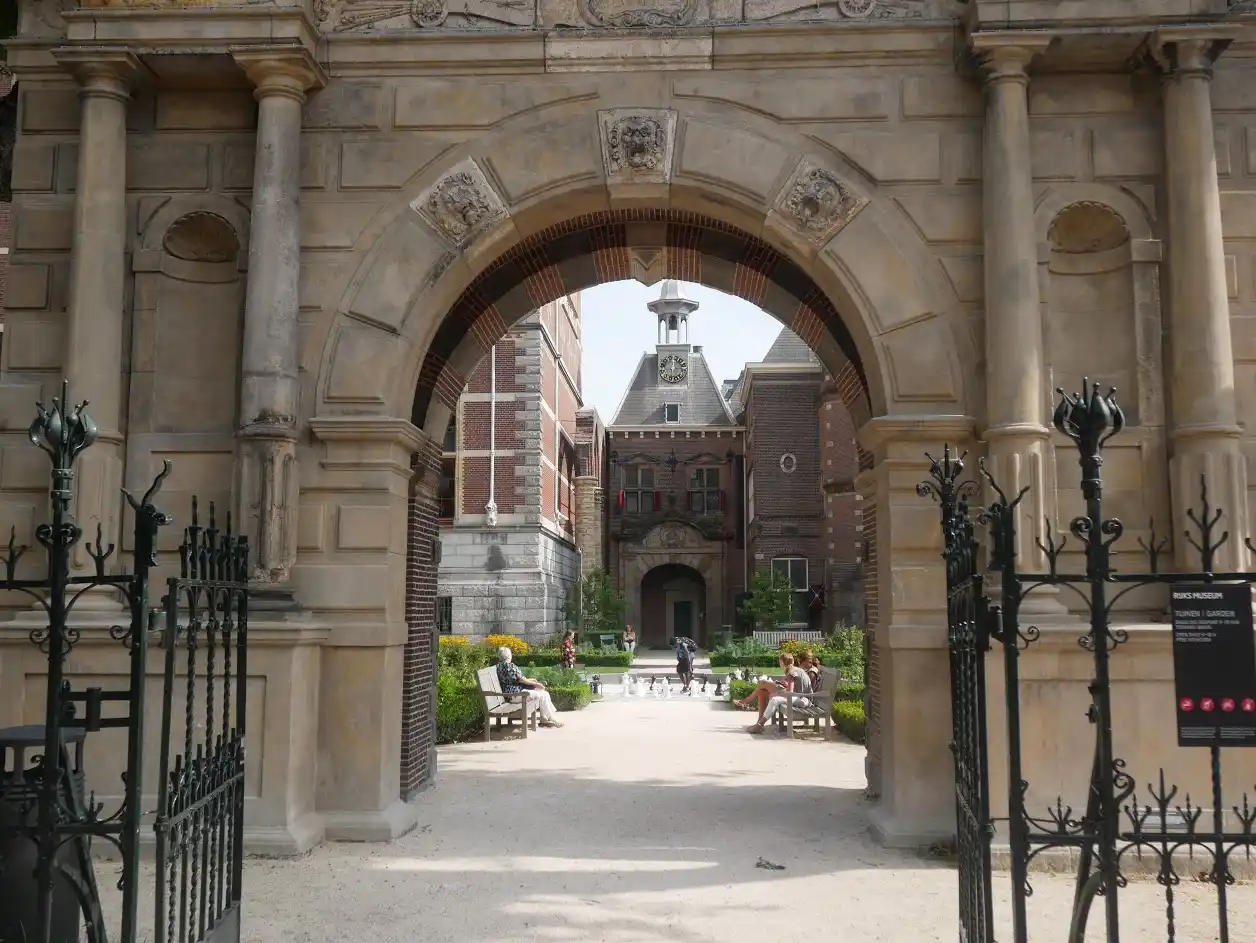 Rijksmuseum side entrance to the garden