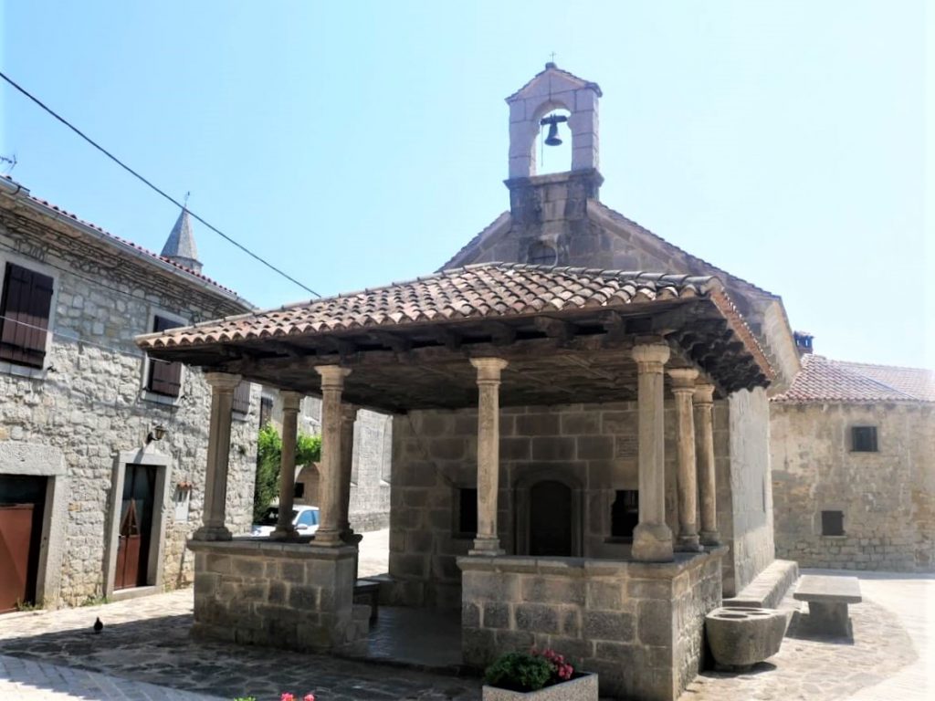 Gracisce church of the mother of god at plac