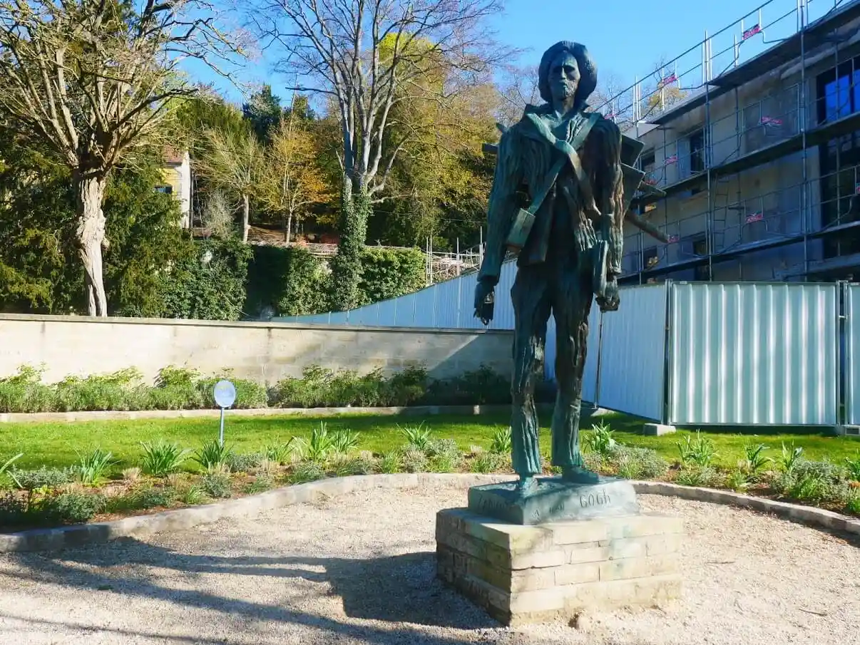 Van Gogh statue Auvers sur Oise
