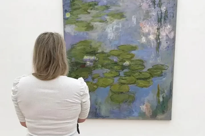 Tea watching a Monet painting