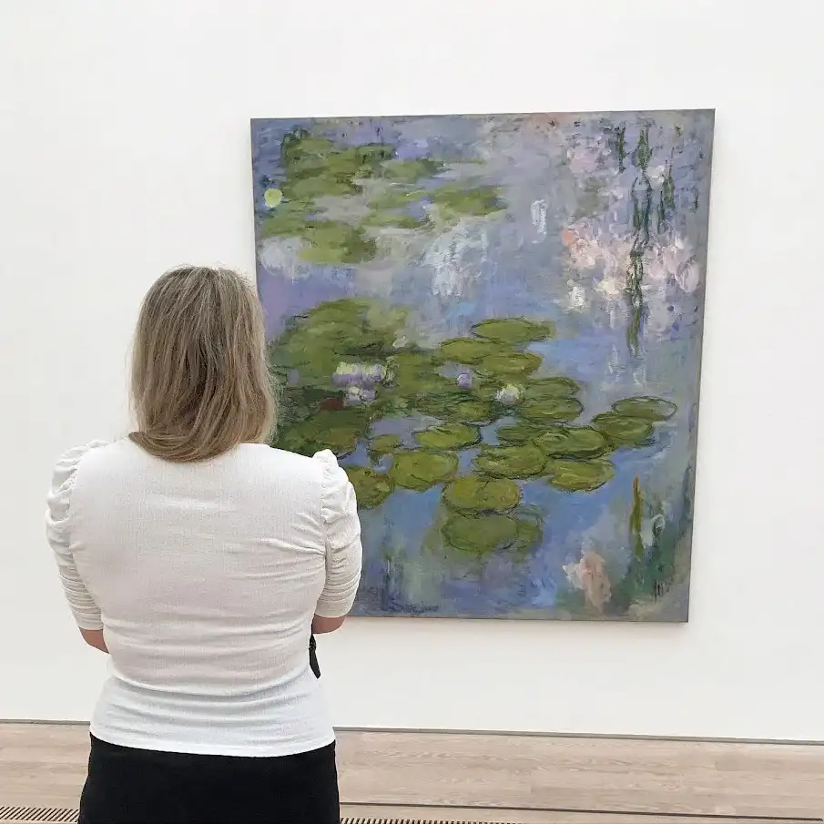 Tea watching a Monet painting