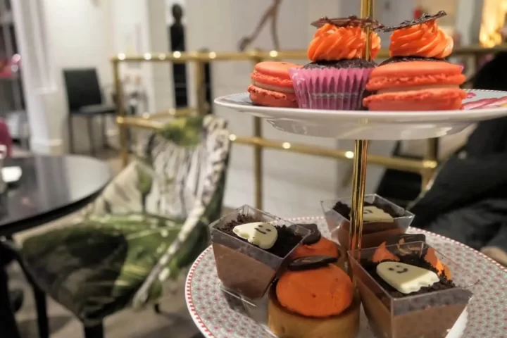 Cakes at the afternoon tea in London