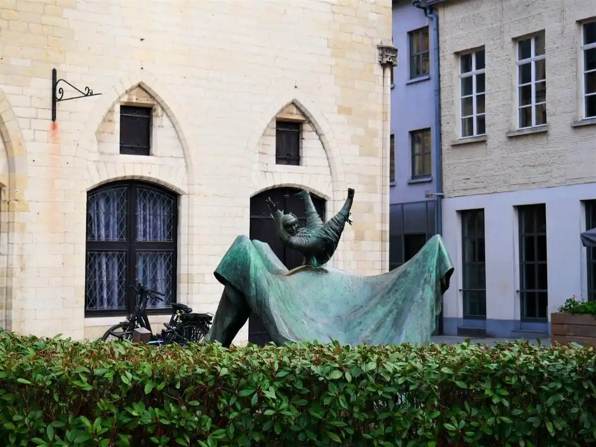 Opsinjoorke statue in Mechelen