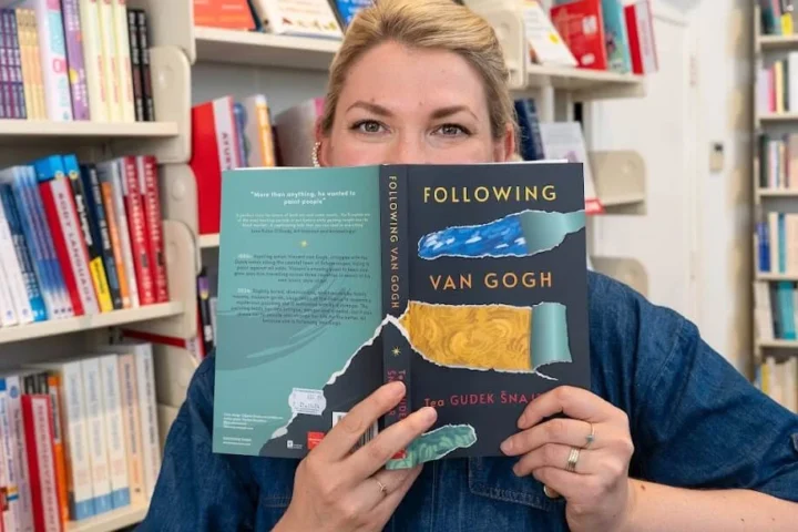 Tea Gudek Snajdar with Following van Gogh book