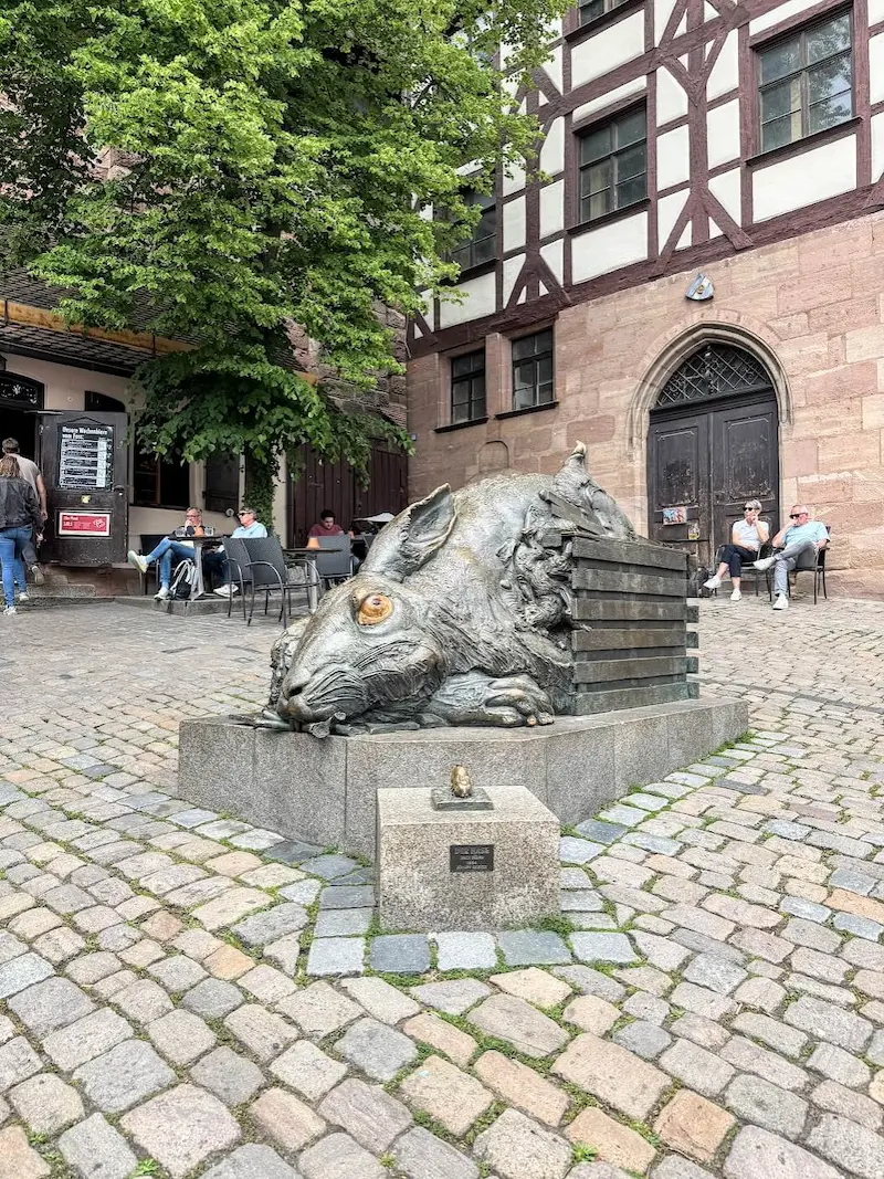 Dürer hase statue in Nuremberg